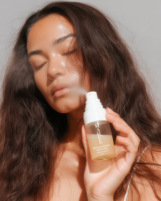 Détail de la brume parfumée pour cheveux MAREE avec texture légère et naturelle