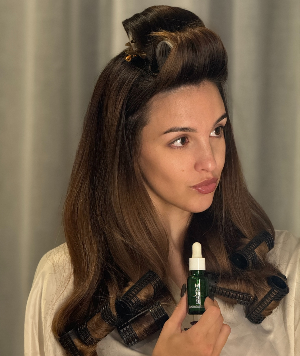 Utilisation quotidienne de l'huile Maree Haircare dans sa routine pour des cheveux en pleine santé