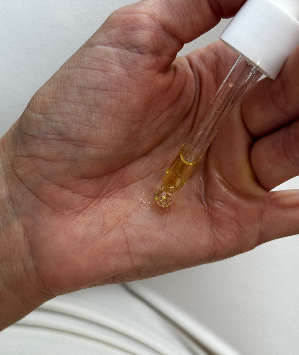 L'huile Maree Haircare pour un soin cheveux au quotidien d'immortelle de corse